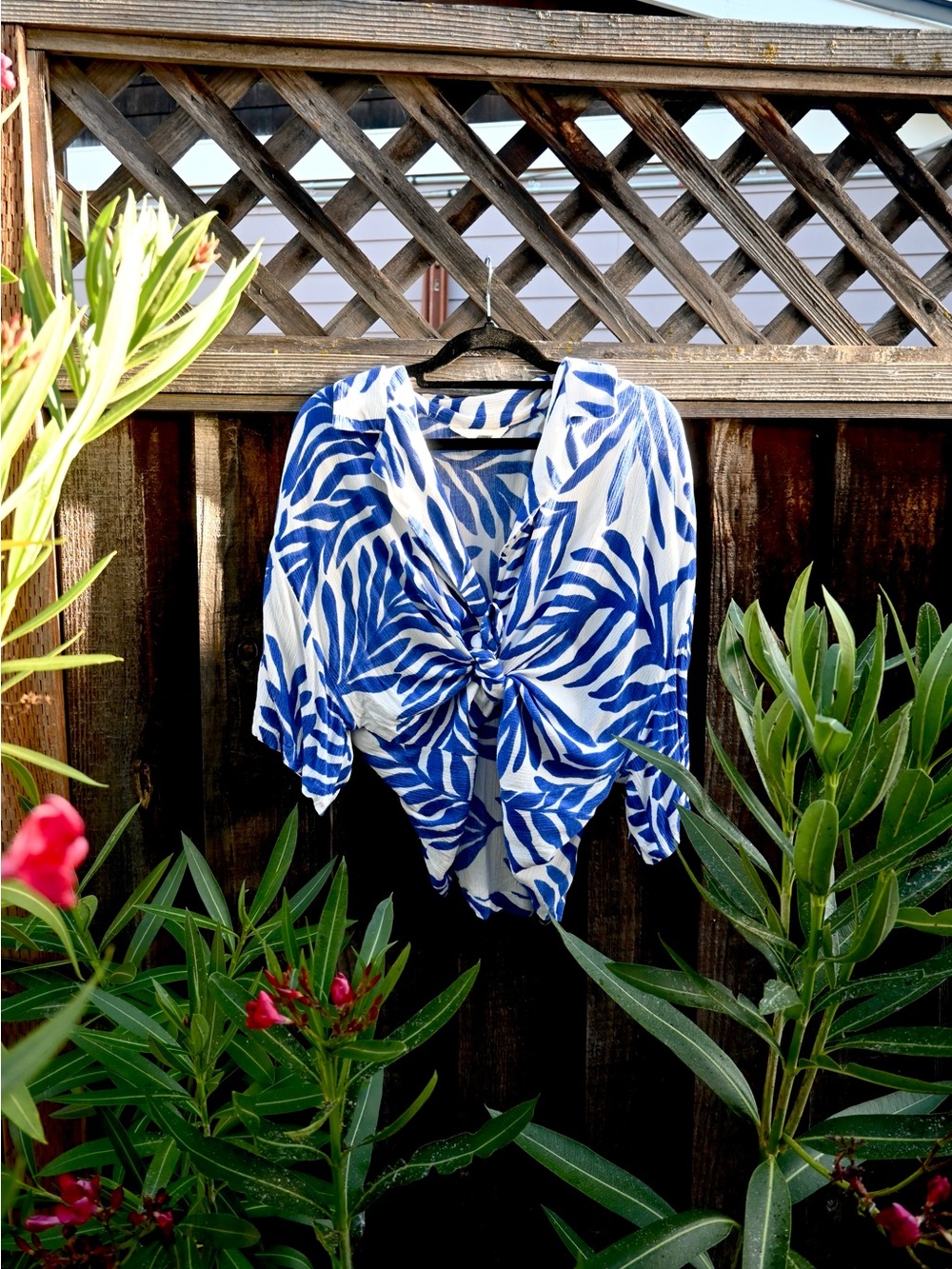 H&M Blue and White Tropical Leaf Print Top
